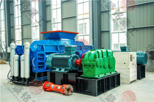 用戶在使用對(duì)輥制砂機(jī)中出現(xiàn)錘頭磨損的情況